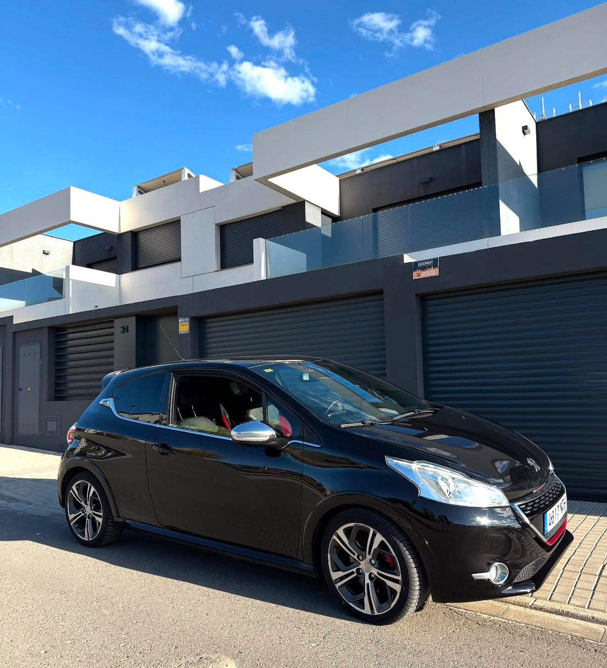 Peugeot 208 GTi negro vendido por Autothman