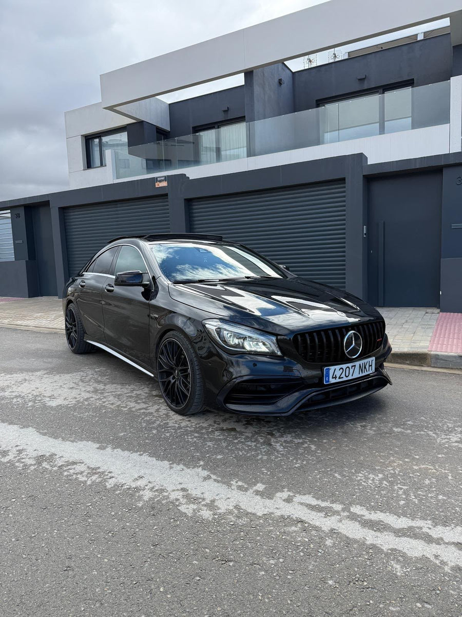 Mercedes-AMG CLA 45 Night Edition negro, vista frontal