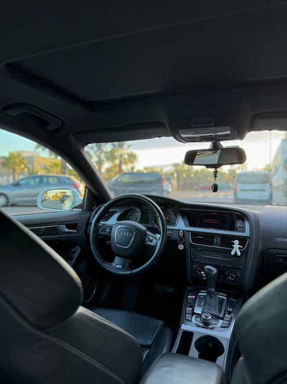 Audi S5 blanco, salpicadero y volante