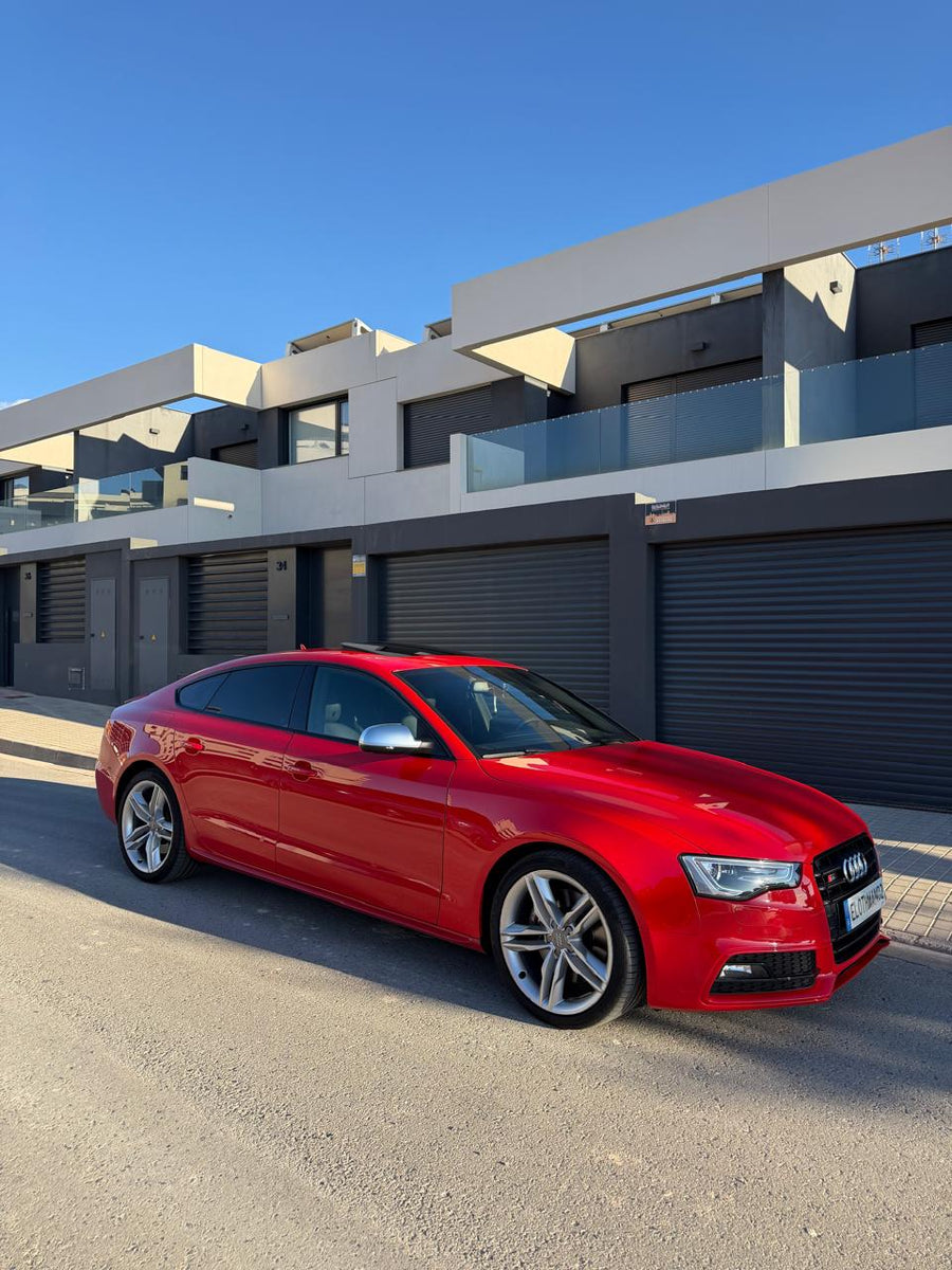 Audi S5 Sportback rojo, vista frontal