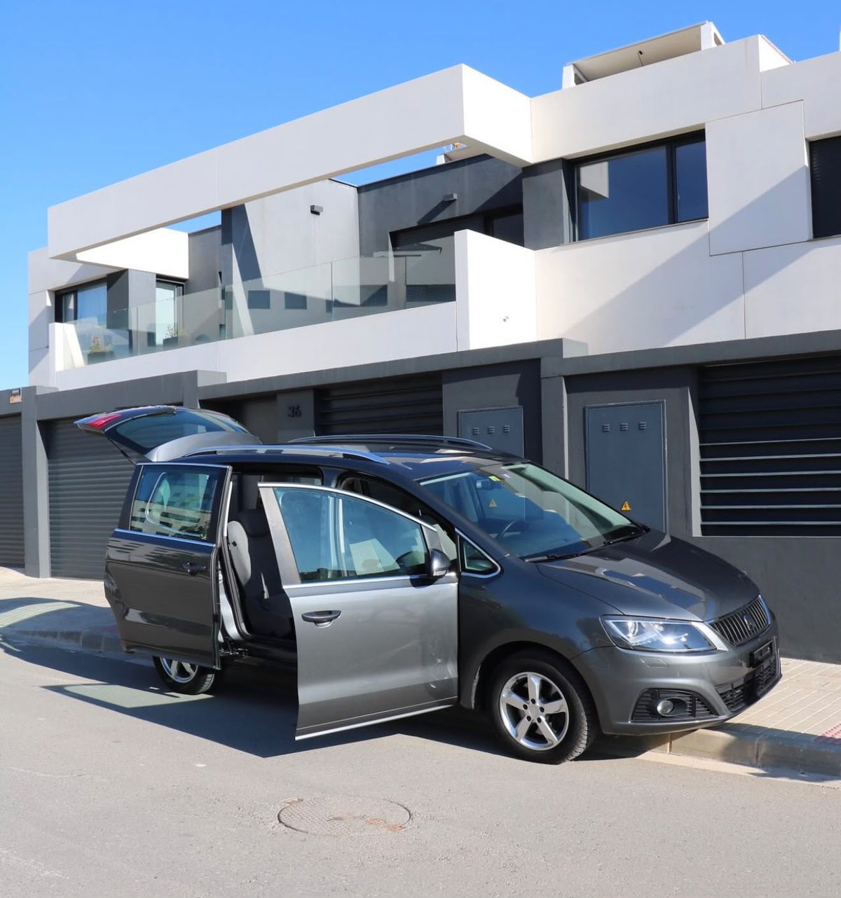 SEAT Alhambra gris vendido por Autothman