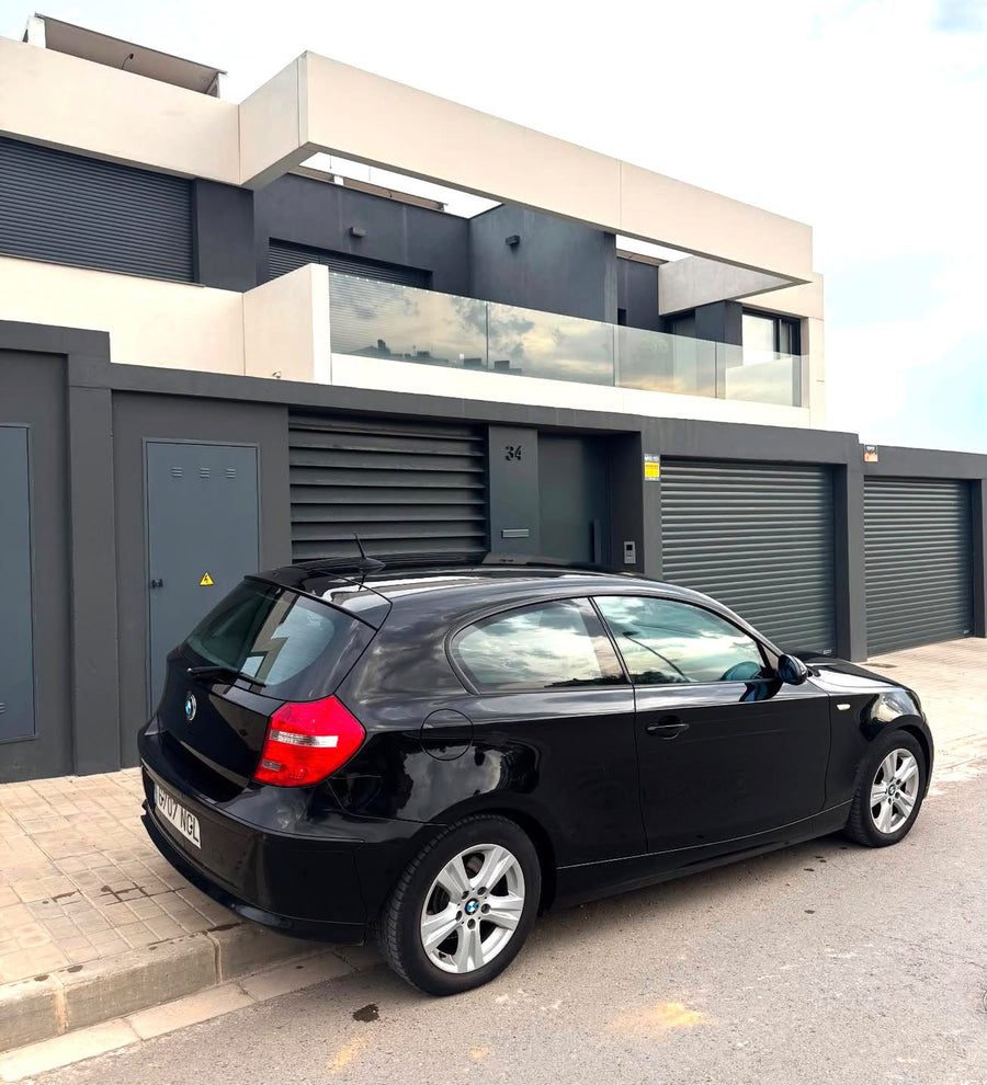 BMW Serie 1 negro vendido por Autothman